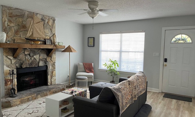Pascagoula Casa | Charming 3-bedroom house in peaceful Pascagoula only a walk to the beach.