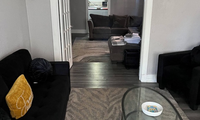 Manchester Casa | Charming 3-bedroom house with AC and WiFi in lovely Pittsburgh
