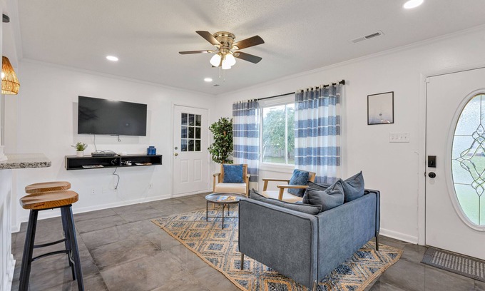 Portsmouth Casa | Charming 3-bedroom house with WiFi in Portsmouth near the Elizabeth River