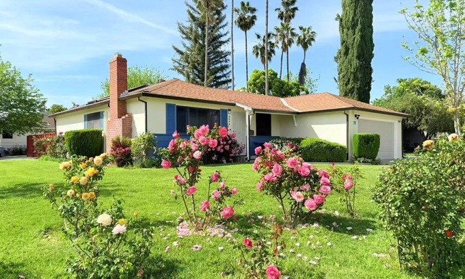 Southwestern Sacramento Casa | Charming 3-bedroom house in marvelous Sacramento with AC, WiFi