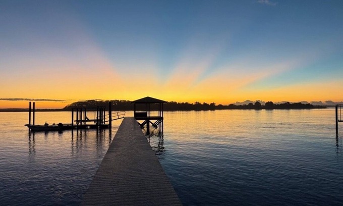 Sea Breeze Casa | Charming 3-bedroom house with AC and WiFi in Wilmington Sleeps 8