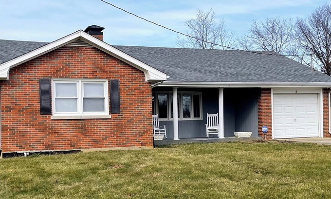 Winchester Casa | Charming 3-Bedroom House with Pool, WiFi, AC in Tranquil Winchester