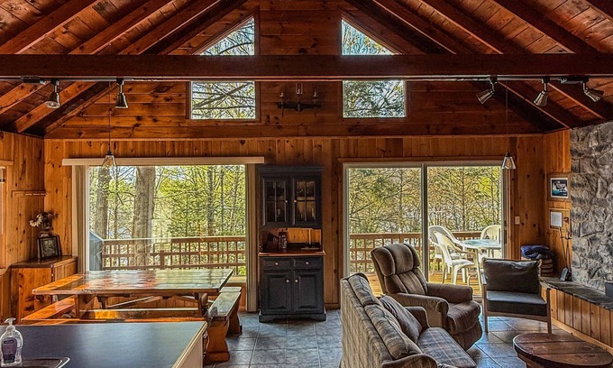 Greentown Casa | Charming 3-bedroom house with private dock on Lake Wallenpaupack!