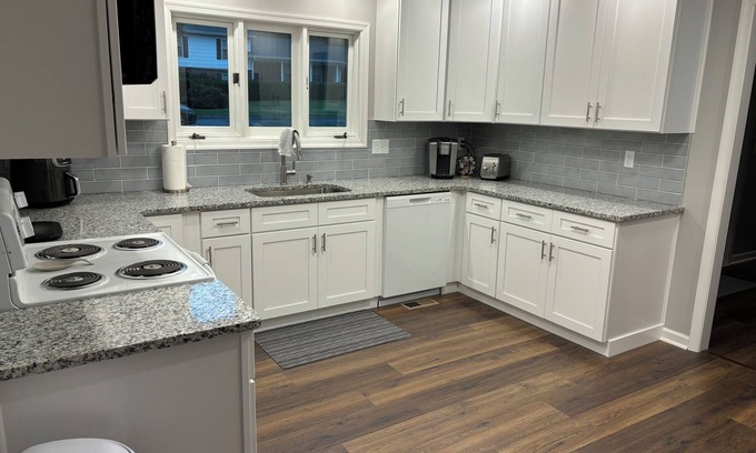 Jamestown Casa | Charming 3-bedroom house with WiFi and AC in Jamestown