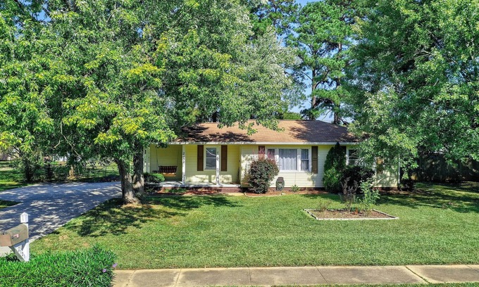 Rock Hill Casa | Charming 3-bedroom home in delightful Rock Hill with AC, WiFi