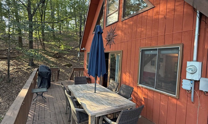 Bushkill Casa | Charming 3-bedroom house in Saw Creek private Community in the Poconos.