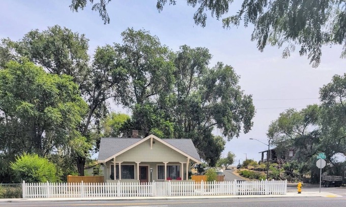 Soap Lake Casa | Charming 3-bedroom house walking distance to the lake, restaurants, pet friendly