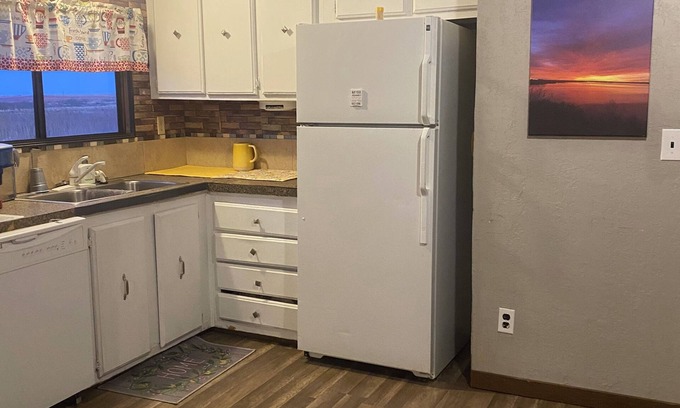 Tucumcari Casa | Charming 3-bedroom house with WiFi, AC near ArtCity. Safe & quiet country view.