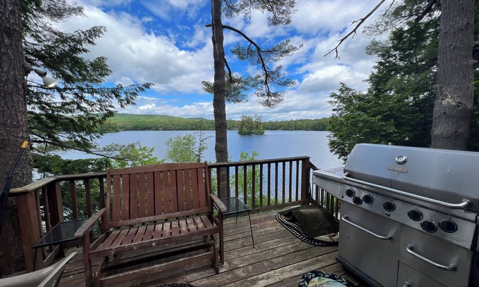 Raymond Casa | Charming 3-bedroom home in Sebago Lake Region