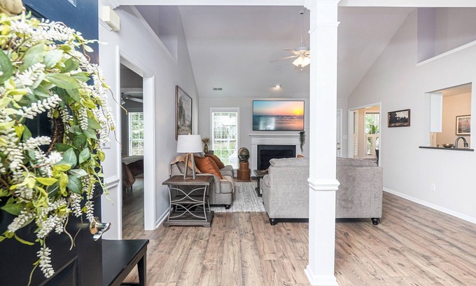 Waxhaw Casa | Charming 3-bedroom home in quiet Waxhaw neighborhood.