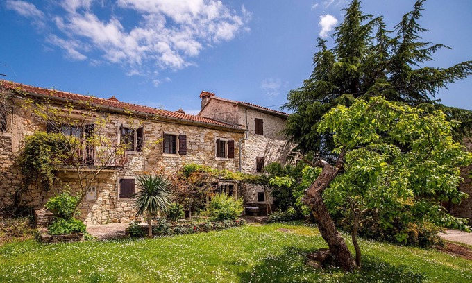 Buzet Casa | Charming 3-bedroom house with AC and WiFi in Sovinjak