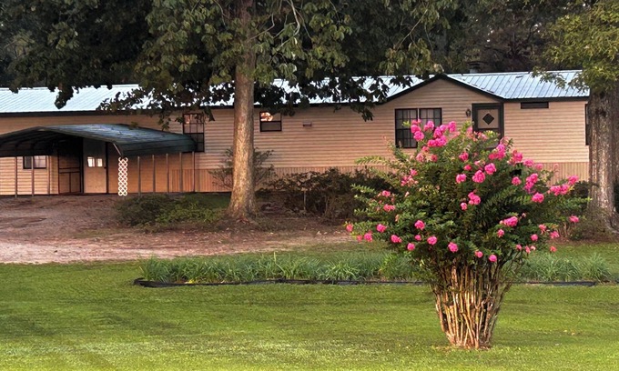 Archibald Casa | Charming 3-bedroom house on Woolen Lake