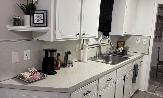 Dearborn Casa | Charming 3-bedroom house in Dearborn with Arcade