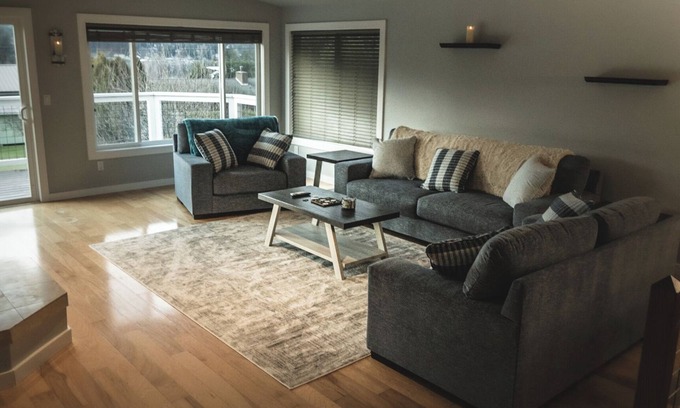 Freeland Casa | Charming 3-bedroom house overlooking Holmes Harbor w/WiFi and gas fireplace