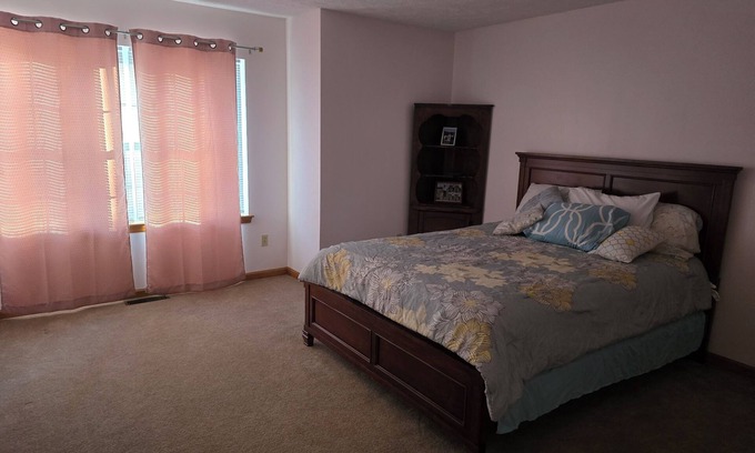 Sybertsville Casa | Charming 3-bedroom house MUST BE A LAND OWNER IN EAGLE ROCK RESORT