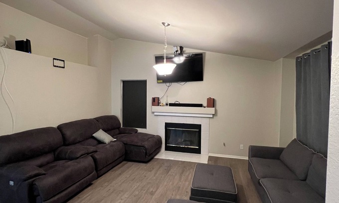 Palmdale Casa | Emiliana’shouse