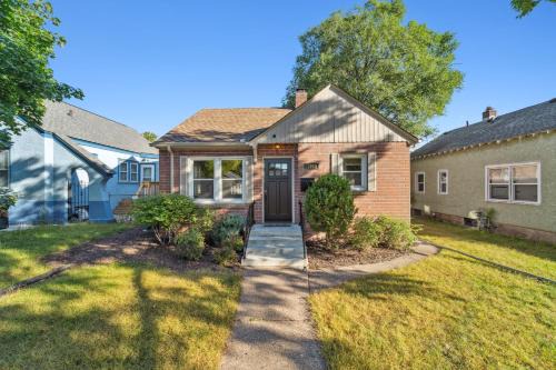 Thomas - Dale Casa | Charming 3 bedroom house in lovely Como Neighborhood Saint Paul