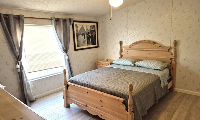 St. Cloud Casa | Charming 3-bedroom house with WiFi, AC in wonderful St. Cloud