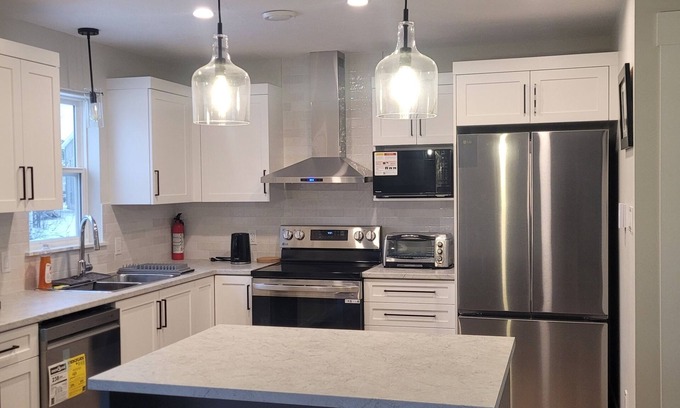 Moncton Casa | Charming 3-bedroom house in enjoyable Moncton with WiFi, AC