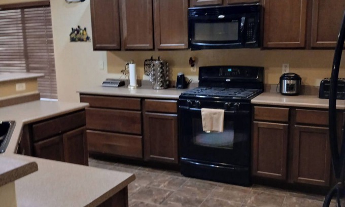Buckeye Casa | Charming 3-bedroom house with WiFi and AC in lovely Buckeye