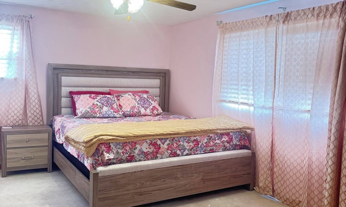 Cheektowaga Casa | Charming 3-bedroom house with WiFi, AC in delightful Cheektowaga