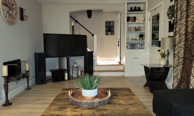 Dunning Casa | Charming 3-bedroom house in amazing Chicago