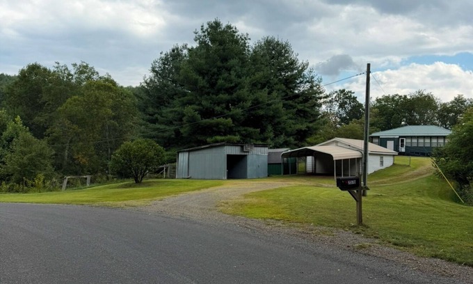 Dugspur Casa | Charming 3-bedroom house in welcoming Dugspur with peace of mind.