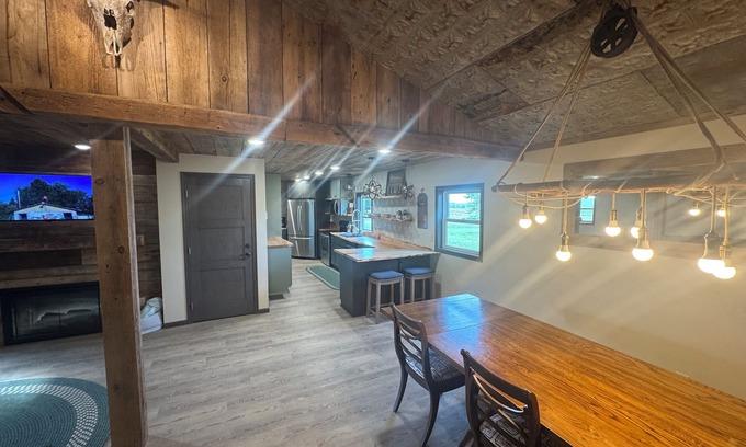 Fairfax Casa | Charming 3-bedroom house with space for 10 plus AC, WiFi in peaceful Fairfax