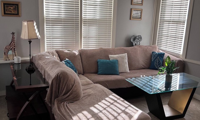 Central Gardens Casa | Charming 3-bedroom house with AC and WiFi in Charming Midtown Memphis Area