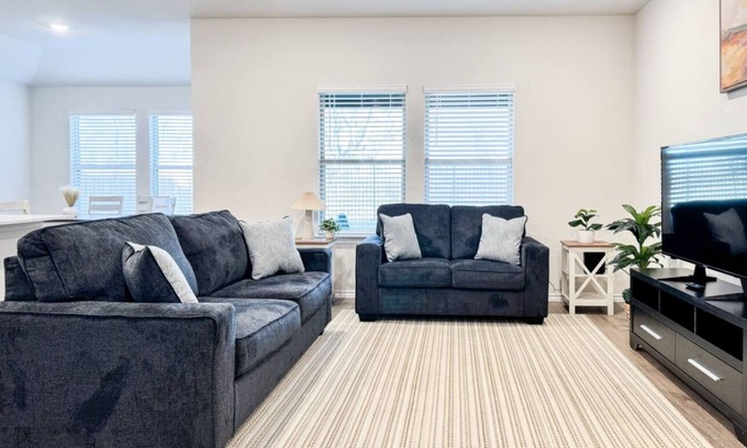Sherman Casa | Charming 3-bedroom house with AC and WiFi in pleasant Sherman