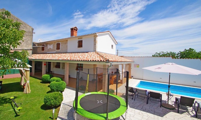 Sajini Casa | Charming 3-bedroom house with private pool and beautiful garden