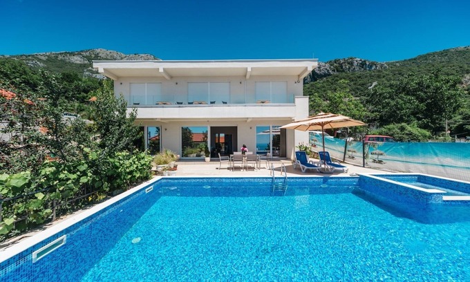 Lapcici Casa | Charming 3-bedroom house and a swimming pool whit jacuzzi
