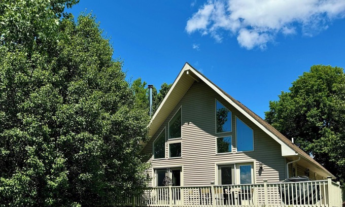 Athens Casa | Charming 3-bedroom house in the Catskills-Sleepy Hollow Lake community