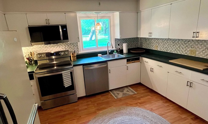Bristol Casa | Charming 3-bedroom house in the heart of beautiful Bristol with WiFi, AC