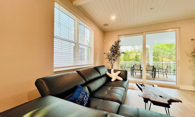 Cortez Casa | Charming 3-bedroom house on the water in delightful Cortez minutes to the Beach