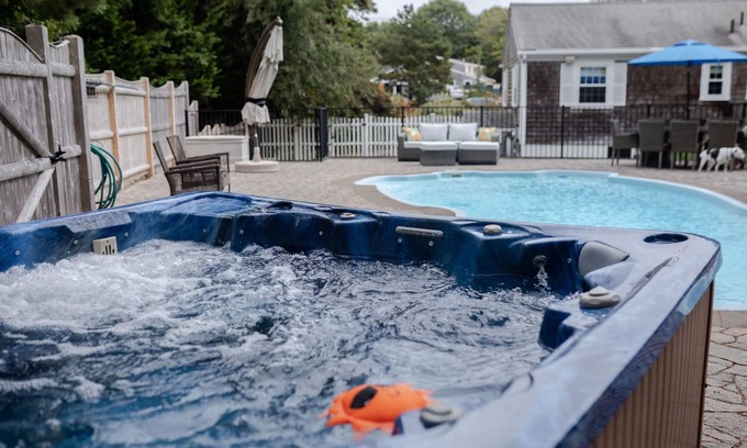 East Dennis Casa | Charming 3-bedroom house in a quiet East Dennis neighborhood with pool & jacuzzi