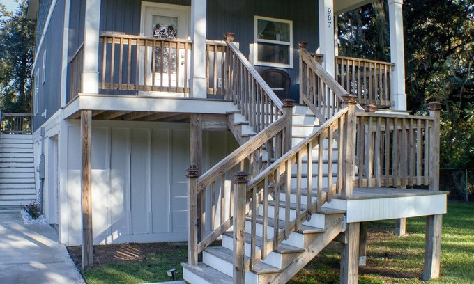 Midway Casa | Charming 3-bedroom house on saltwater creek in peaceful Midway