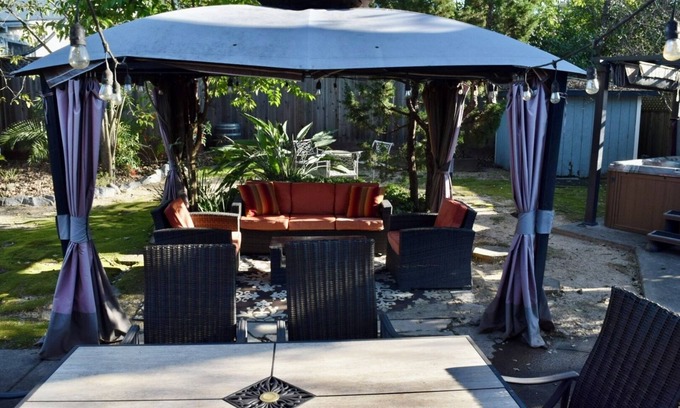 Fetters Hot Springs-Agua Caliente Casa | Charming 3-bedroom house in tranquil Sonoma with large backyard & hot tub
