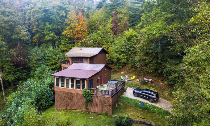 Topton Casa | Charming 3-bedroom house with AC and WiFi in Topton near Nantahala Forest