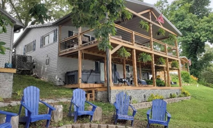 Rutledge Casa | Charming 3-bedroom Lakehouse . Boat Slip, with Pontoon option .