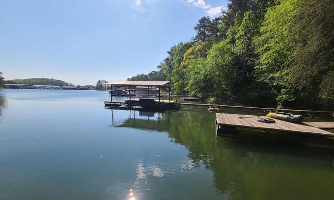 Cumming Casa | Charming 3 Bedroom Lakeside Cottage with Dock.