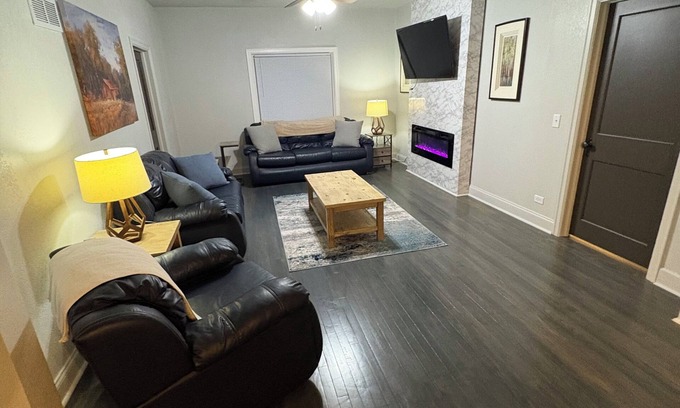Amherst Apartamento | Charming 3-bedroom main floor apartment 5 minutes from Sandlake Wild life refuge