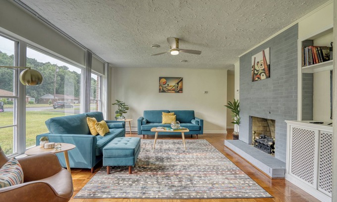 Cambridge Casa | Charming 3-bedroom Midcentury modern home, retro vibe and stylish furnishings.