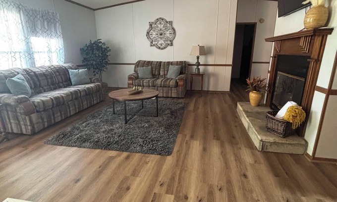 Bryant Casa | Charming 3-bedroom mobile home on a private lot in Bryant, AR