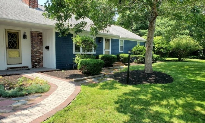 Centerville Casa | Charming 3-bedroom Pool-house with AC and Wi-Fi in Centerville.