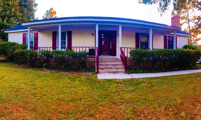 Royal Pines Estates Casa | Charming 3-bedroom ranch style home in Columbia with plenty of space inside,out