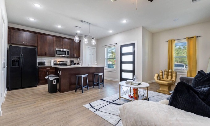 Northeast Houston Casa | Charming 3-bedroom retreat just minutes from Downtown Houston with AC, WiFi,
