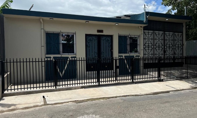 San Salvador Casa | Charming 3-bedroom house with AC and WiFi in delightful San Salvador