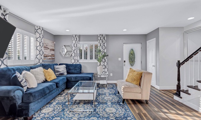 Northeast Casa | Charming 3-bedroom townhome w/ free parking in Washington/ Oasis outdoor fam-fri