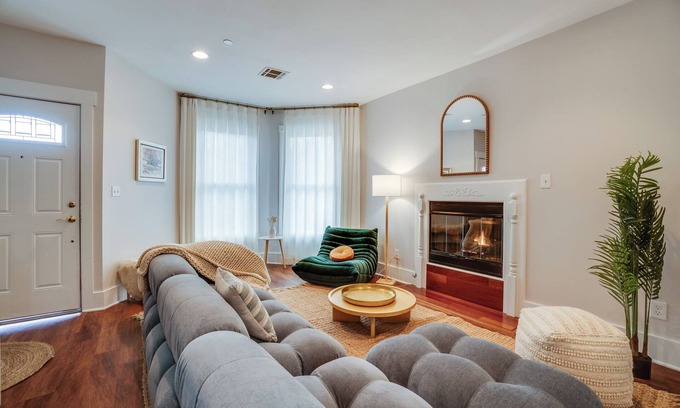 North Central Casa | Charming 3-bedroom townhome in Pasadena!
